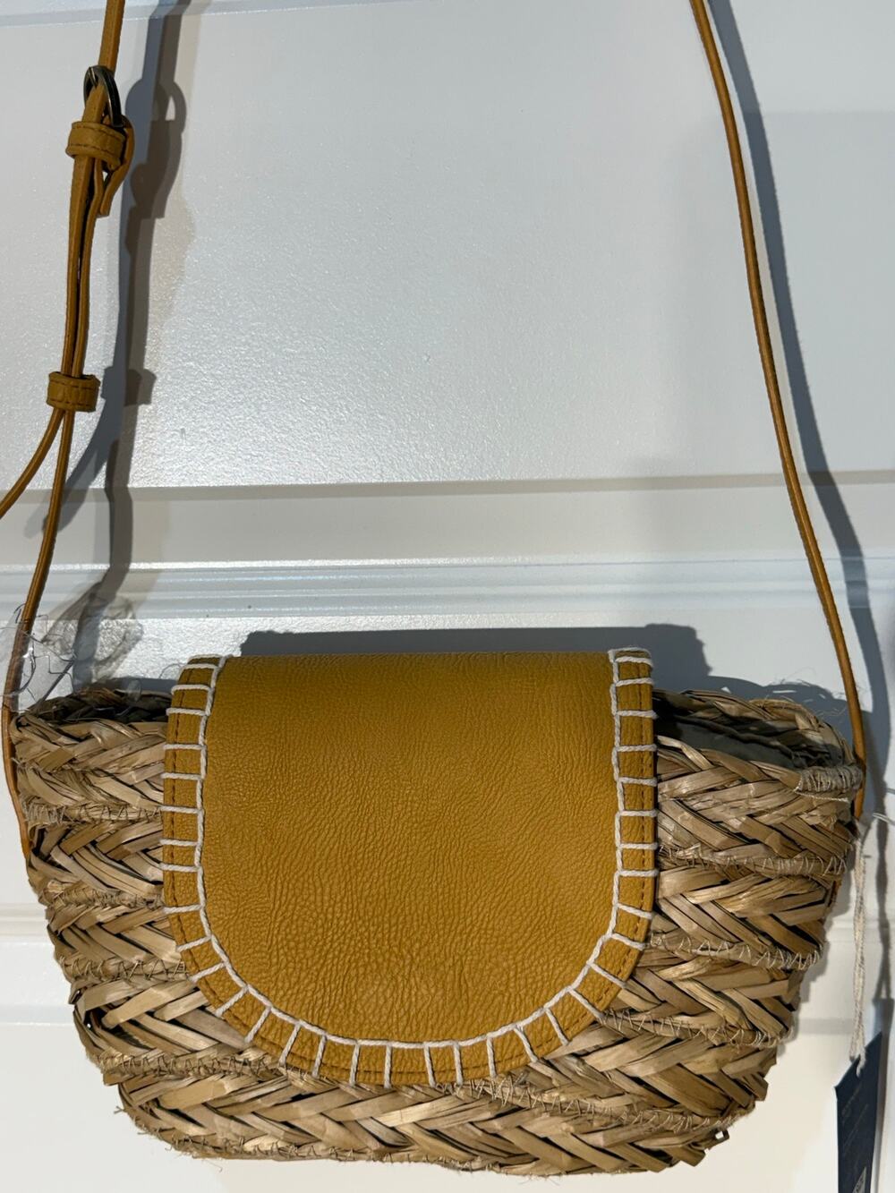 Women's Universal Tread Straw Crossbody Bag